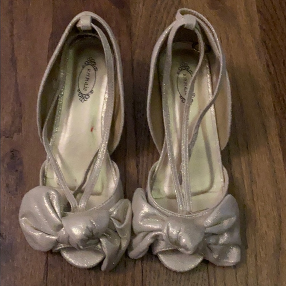 Girls Joyfolie dress shoes size Y2 GUC